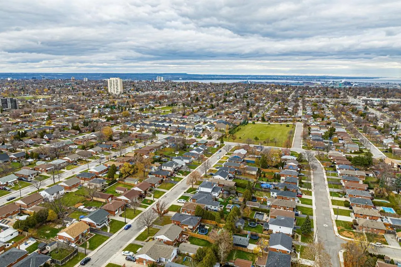 Hamilton Mountain Duplex On Winchester Blvd