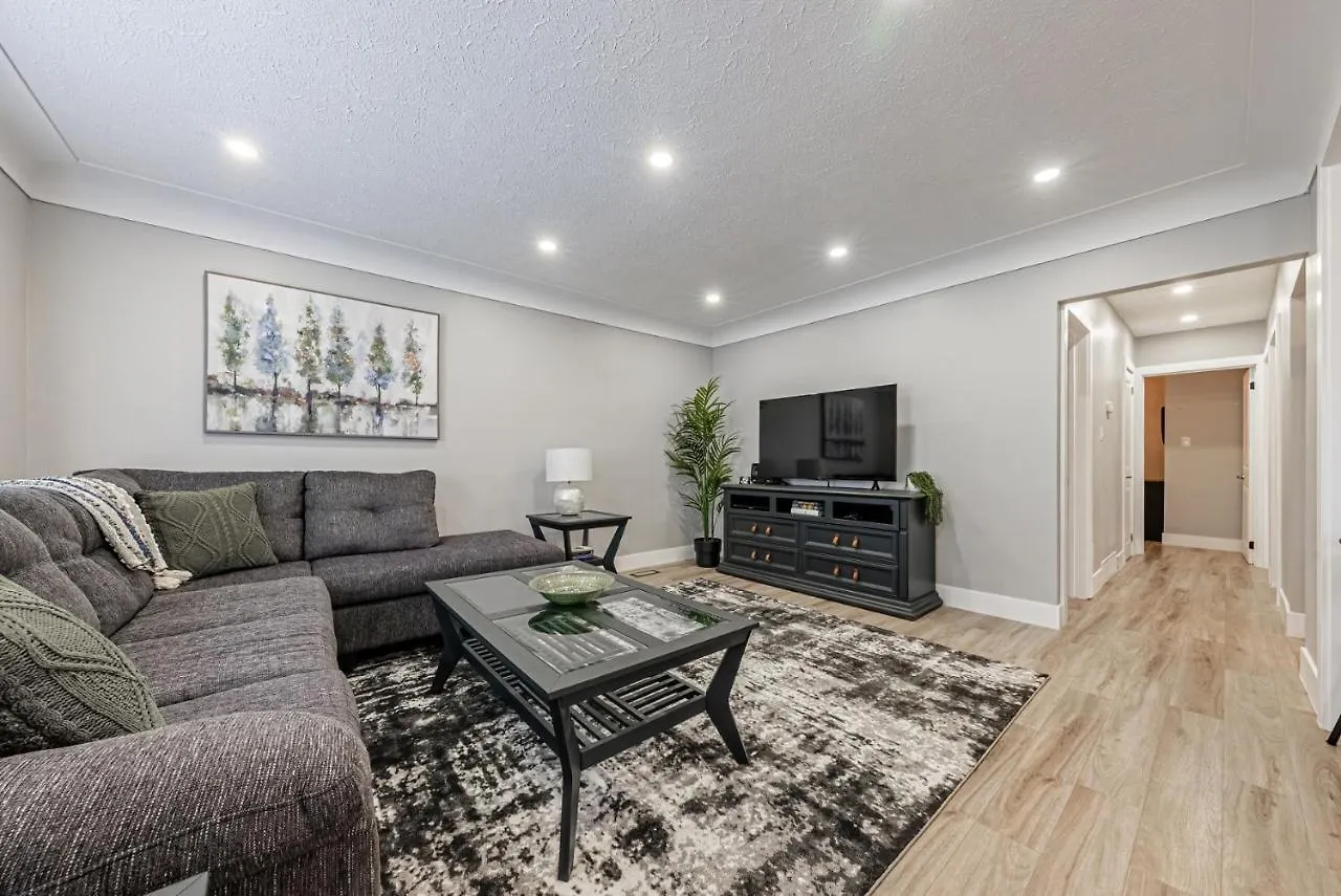 Hamilton Mountain Duplex On Winchester Blvd 0*,  Canada