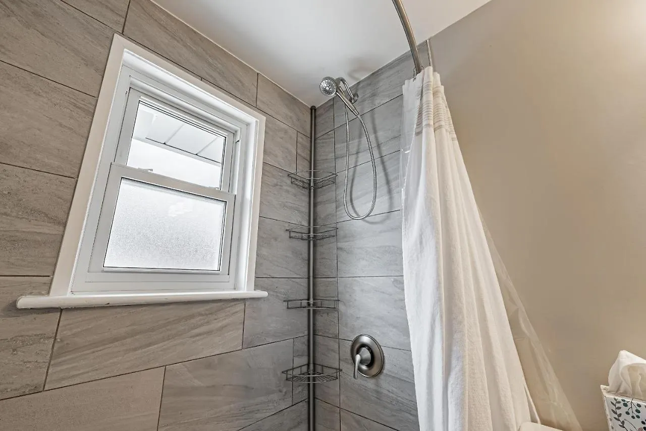 Hamilton Mountain Duplex On Winchester Blvd Apartment